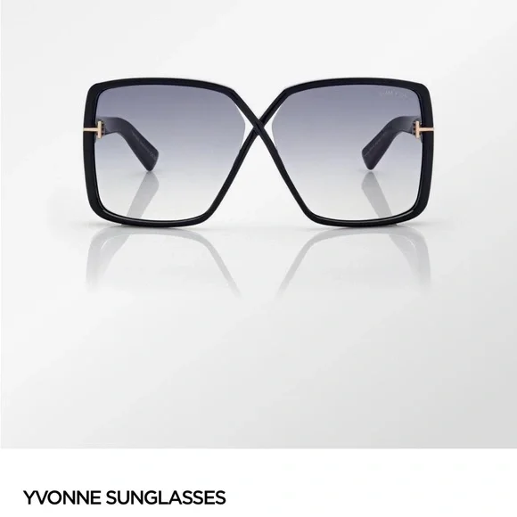 Tom Ford Yvonne sunglasses
With box and authenticity card
Retails $580 at Saks - Picture 5 of 8